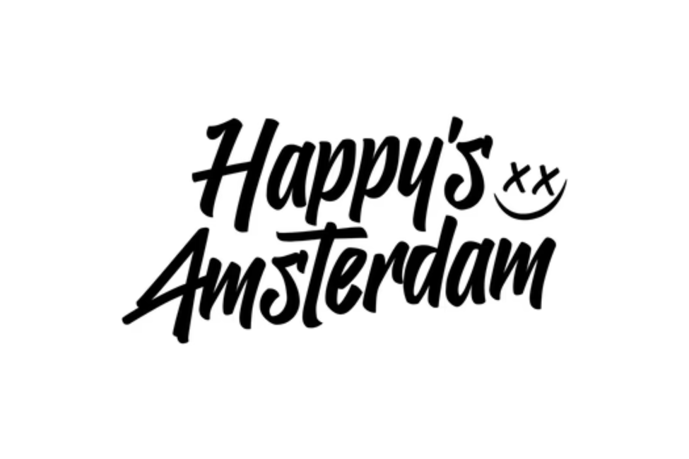 Schwarzer Handschrift-Schriftzug Happys Amsterdam mit kleinem Smiley auf weißem Grund als Aufmacher zum Erfahrungsbericht