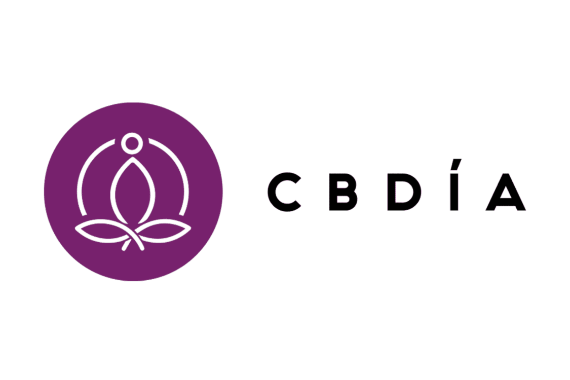 Logo von CBDÍA mit lila Kreisemblem, Lotus-Symbol und schwarzem Schriftzug als Aufmacher zum Erfahrungsbericht über die Marke