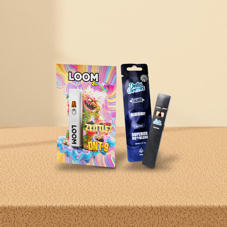 Legale Alternative zu Delta 8 THC Vapes: Loom Vape Zkittlez und OnlyGrams Vape Blueberry auf Kork