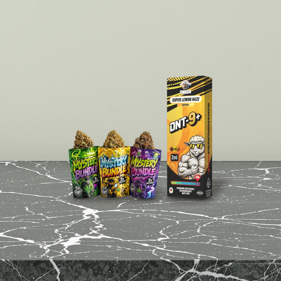 Alternative zu THCB: Terp Ninjas Blüten Mystery Bundle und SHEESH Vape Super Lemon Haze auf grünem Marmor